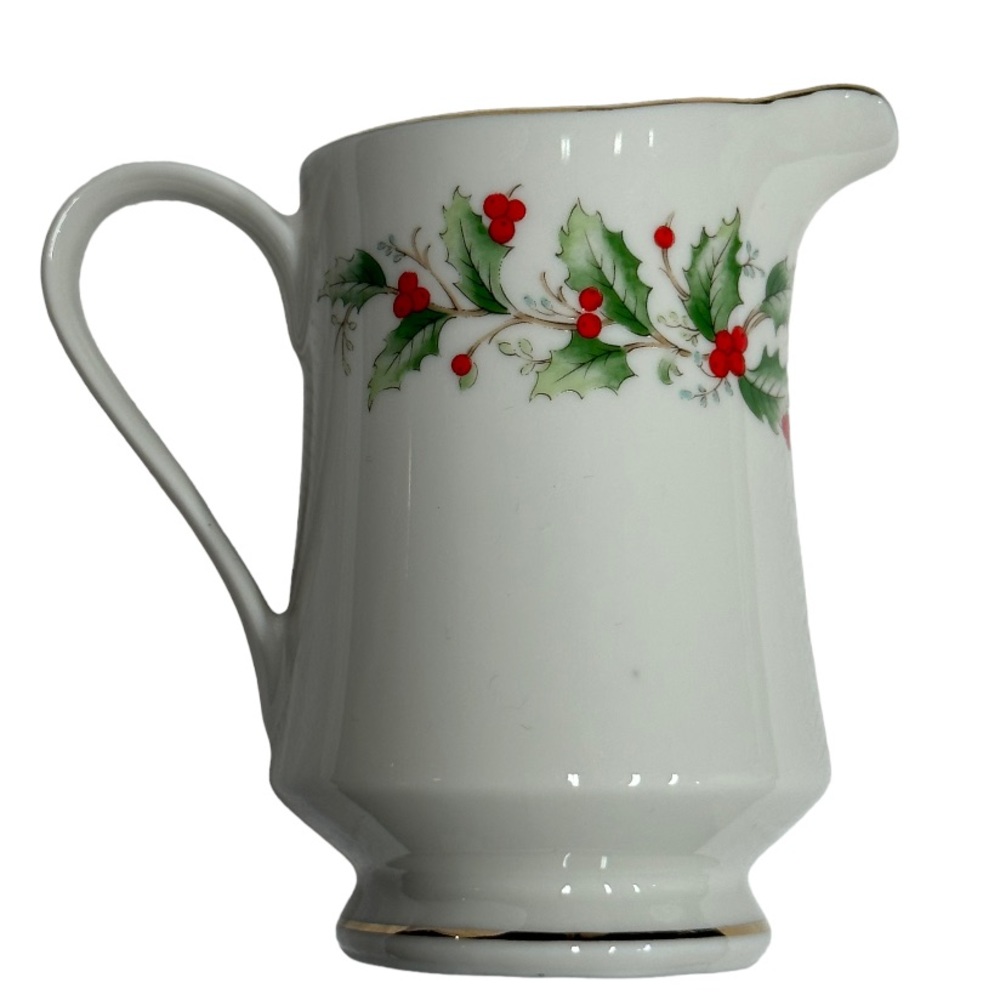 MACY'S All the‎ Trimmings HOLLY 6283 Creamer Made in China